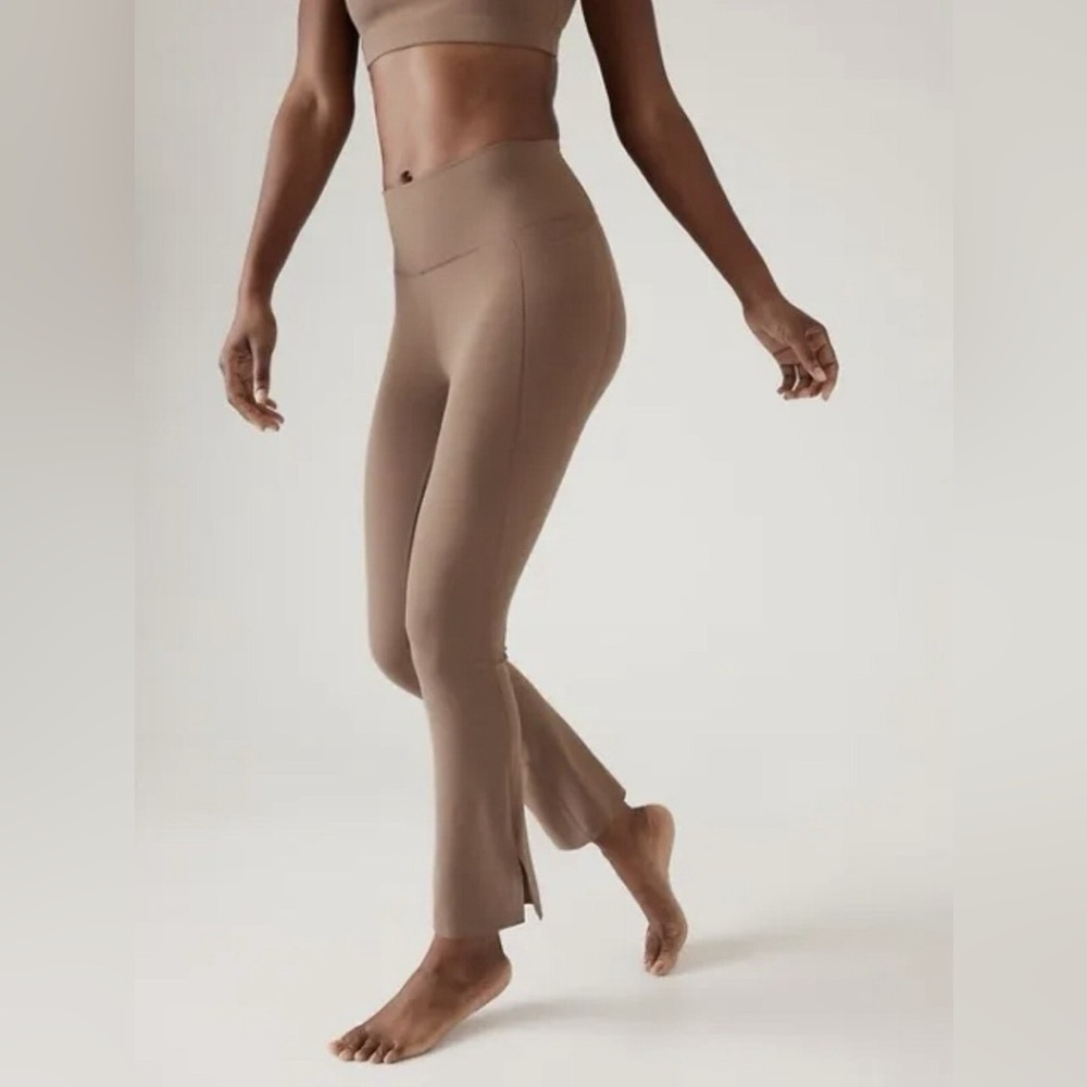 Athleta Transcend Stash Straight Crop in Black XS
